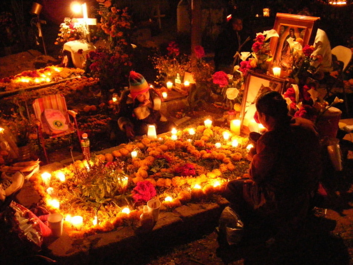 Celebran Día De Muertos En Oaxaca Con Coloridos Tapetes Y Ofrendas ...